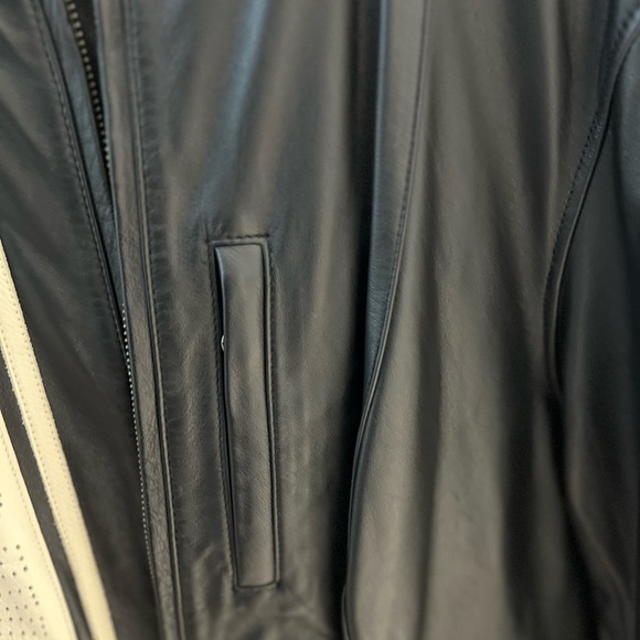 Woman’s Harley Davidson premium leather moto jacket. LIKE NEW. Size W1 - Picture 16 of 16